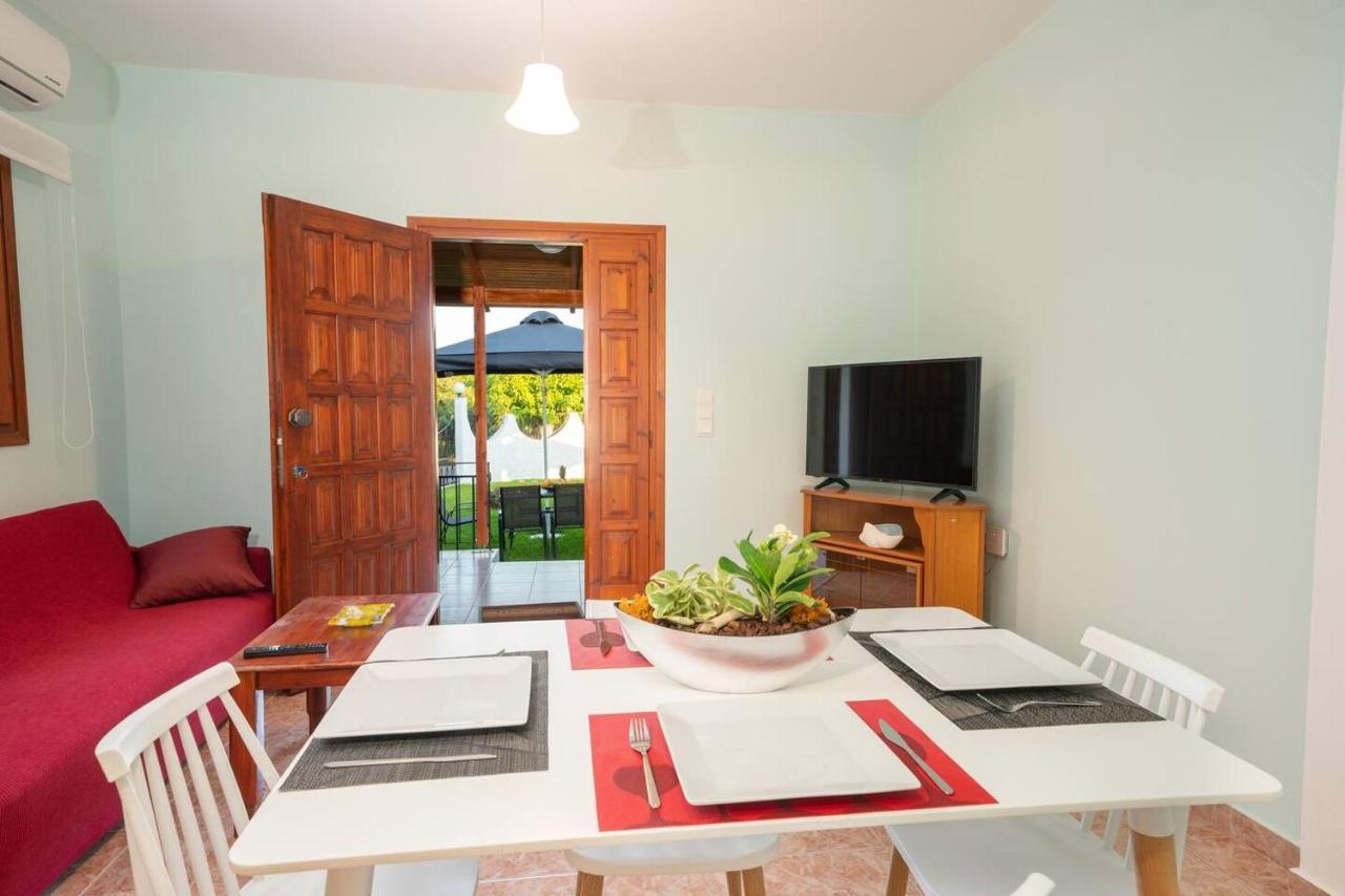 Afroditi Holiday Home - Blue Apartment Svoronata Esterno foto