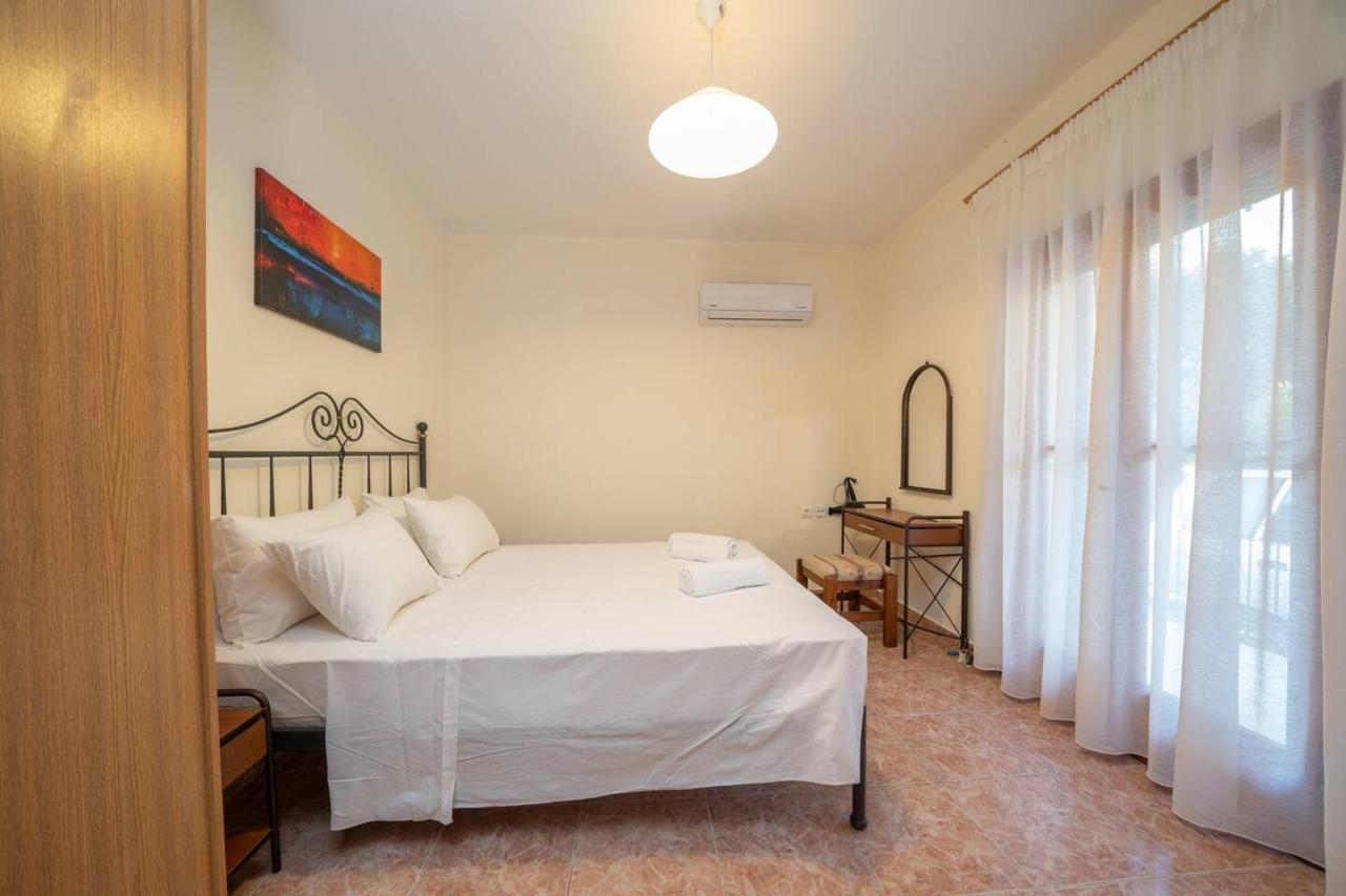 Afroditi Holiday Home - Blue Apartment Svoronata Esterno foto