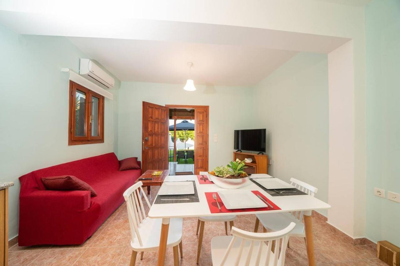 Afroditi Holiday Home - Blue Apartment Svoronata Esterno foto